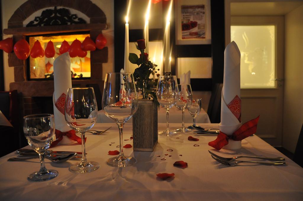 Hotel Muehleinsel Кенцинген Экстерьер фото