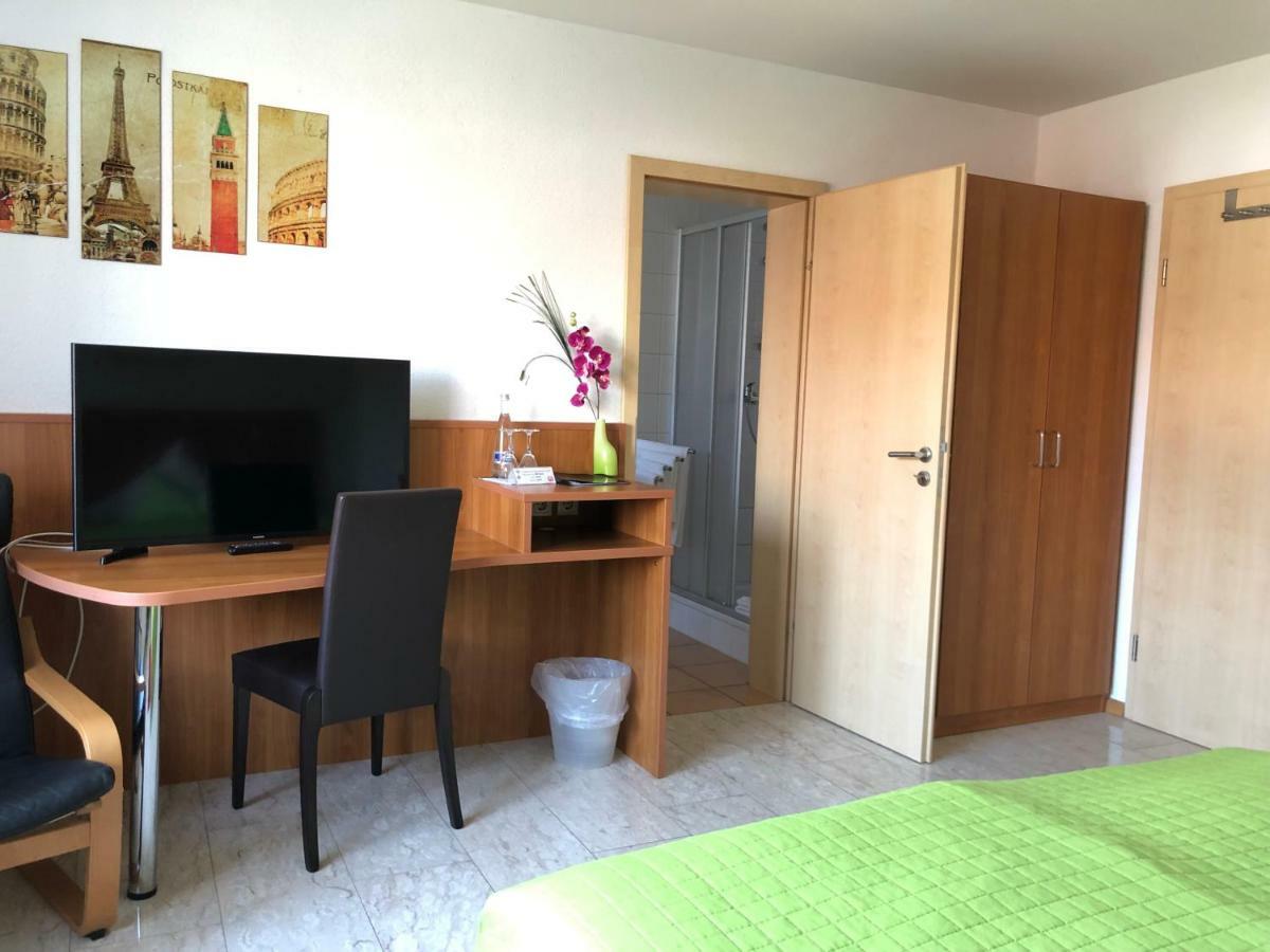 Hotel Muehleinsel Кенцинген Экстерьер фото