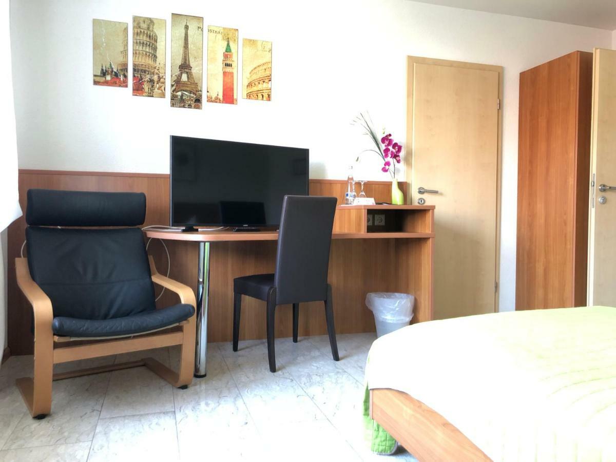 Hotel Muehleinsel Кенцинген Экстерьер фото