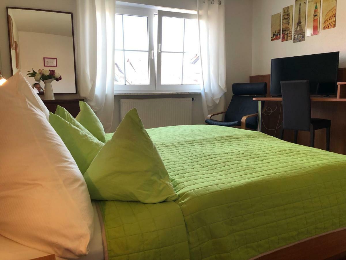 Hotel Muehleinsel Кенцинген Экстерьер фото
