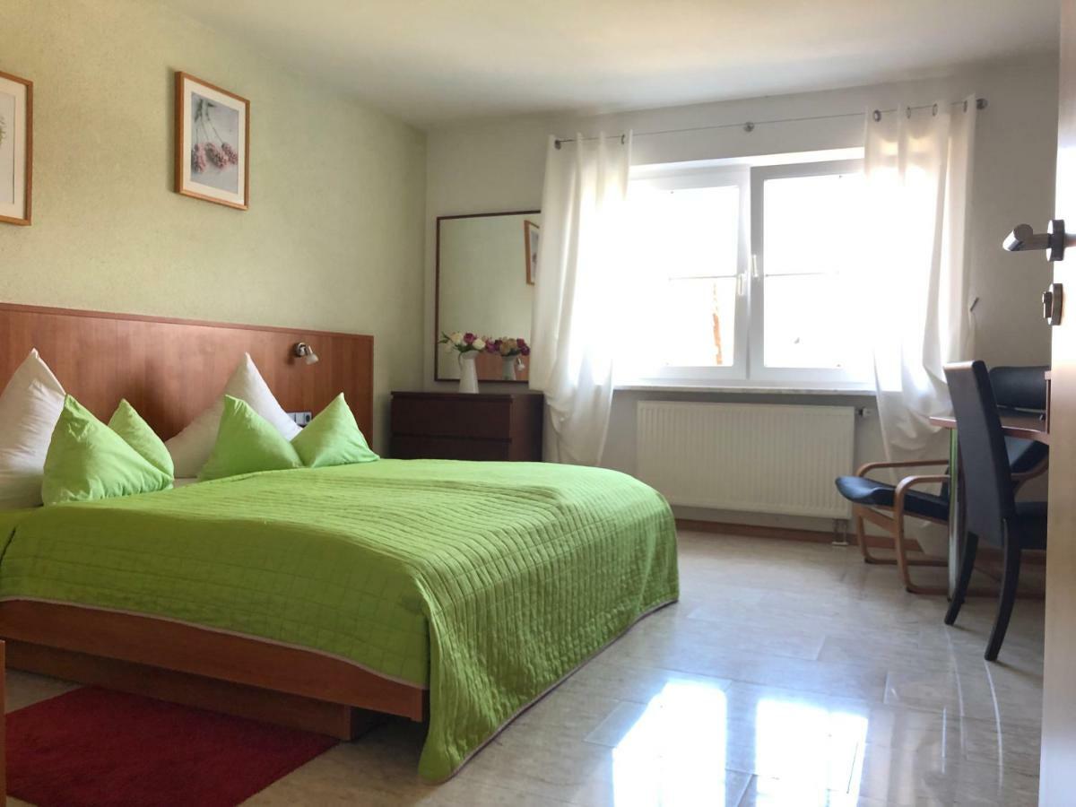 Hotel Muehleinsel Кенцинген Экстерьер фото