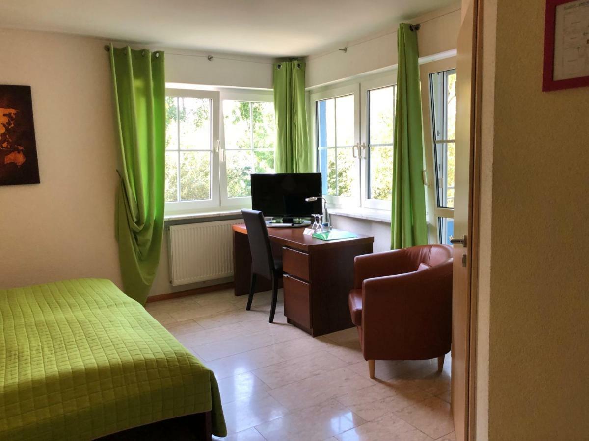 Hotel Muehleinsel Кенцинген Экстерьер фото
