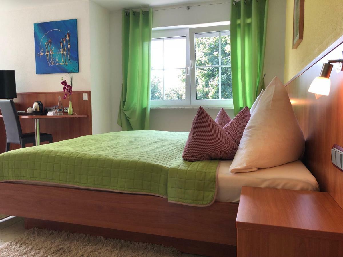 Hotel Muehleinsel Кенцинген Экстерьер фото