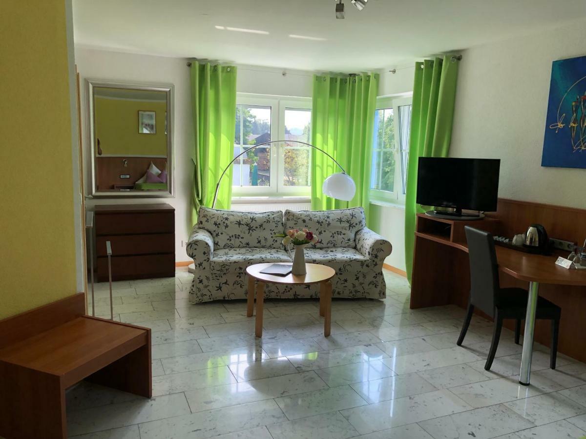 Hotel Muehleinsel Кенцинген Экстерьер фото